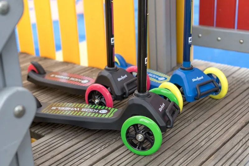 Trotineta cu 3 roti Rebel Kids Wheels, roz