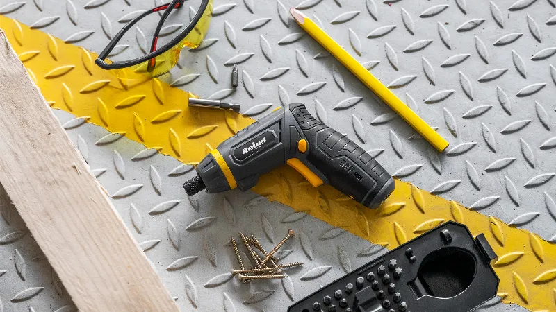 Set Surubelnita cu Acumulator 4V 2AH Rebel