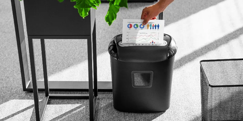 Distrugator de documente Rebel, microscinki, cos 21 l