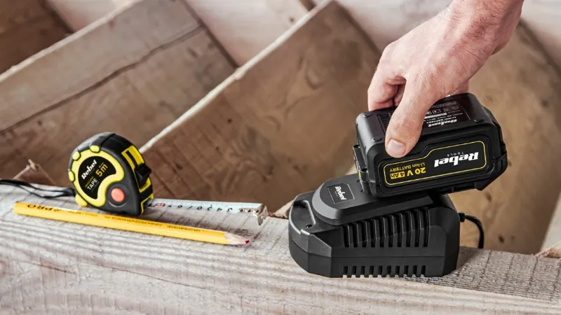 Acumulator Li-Ion 20 V 4 Ah Rebel Tools